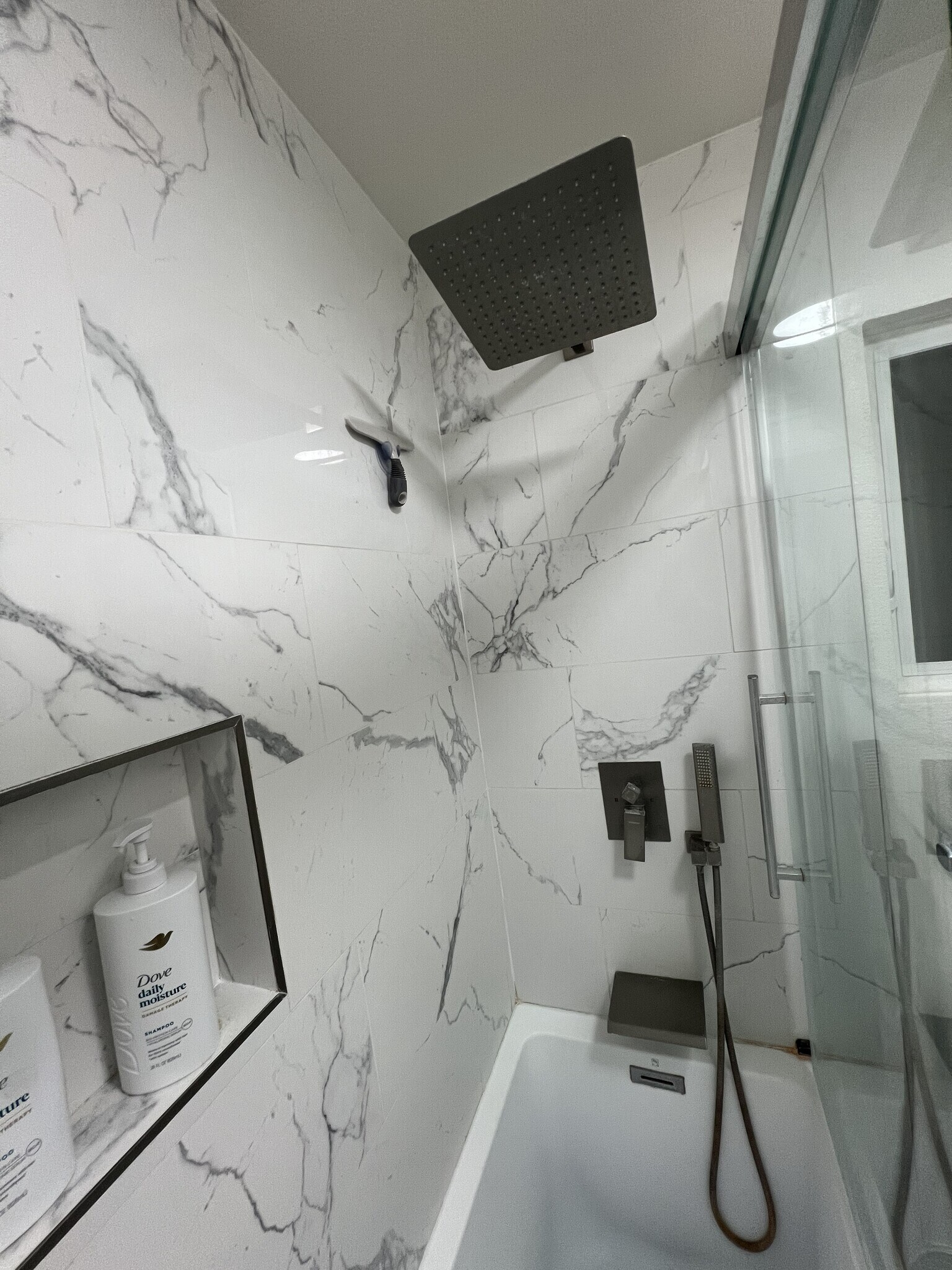 Building Photo - 355 N Maple St