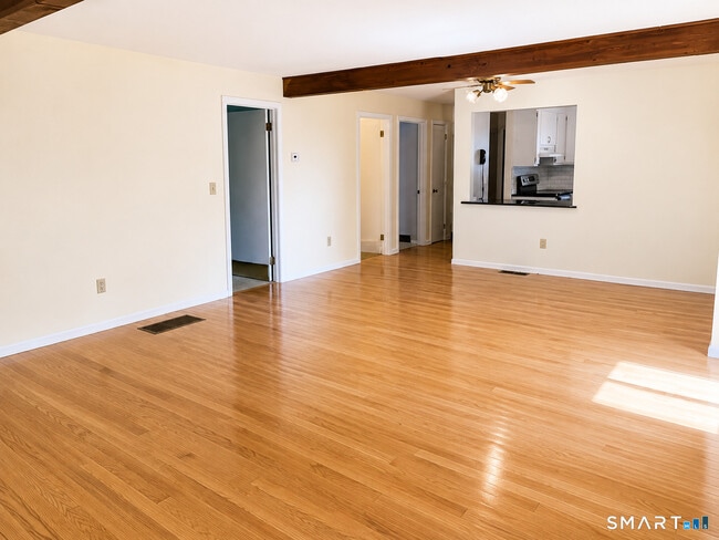 Building Photo - 501 Summer Hill Dr