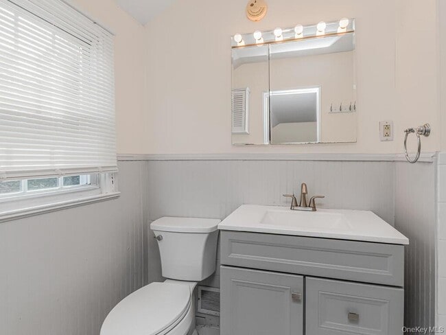 Building Photo - 42 Tower Hill Dr