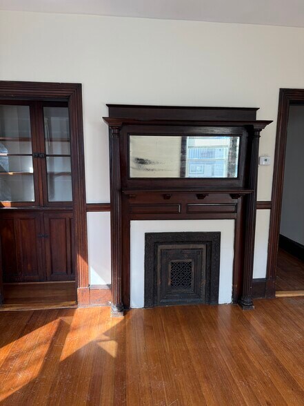 Building Photo - 18 Whitby Ter