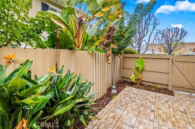 Building Photo - 1741 Tustin Ave