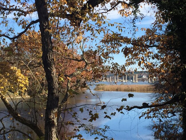 See the Severn River from your kitchen window - 22 S Monroe Rd