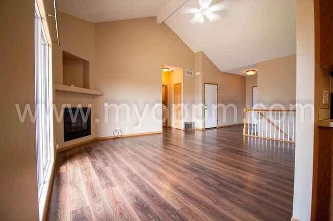 Building Photo - spacious 4-bedroom, 3-bathroom