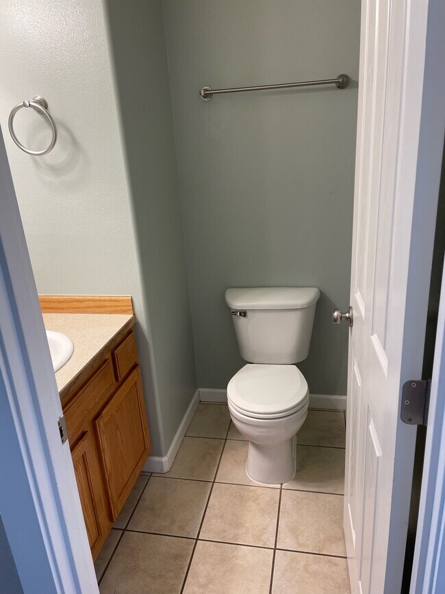 Downstairs Bathroom - 832 Umpqua St