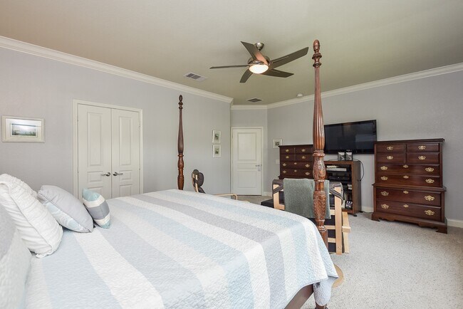 Building Photo - 1111 Majestic Oak