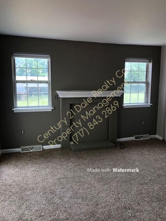 Building Photo - 3 BR, 1.5 Baths, 1 car garage Dover PA