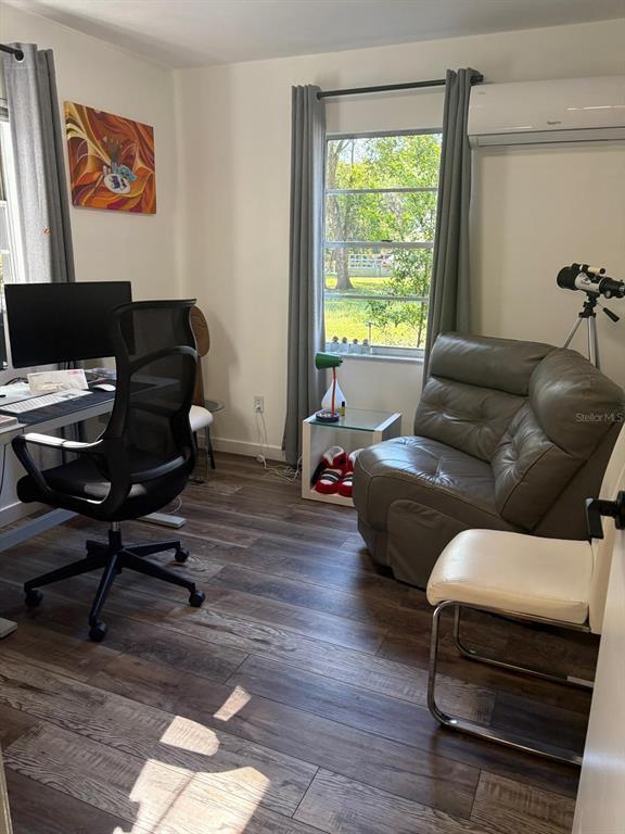 Building Photo - 7703 Hillcrest Terrace