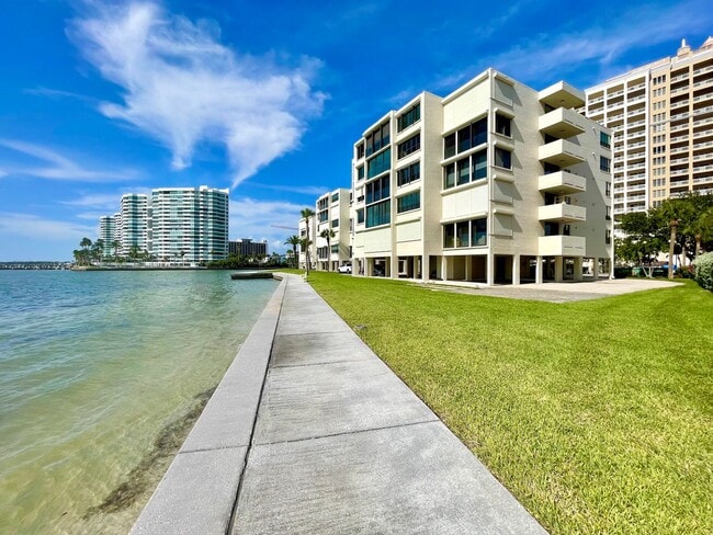 Building Photo - Sarasota Bay Penthouse