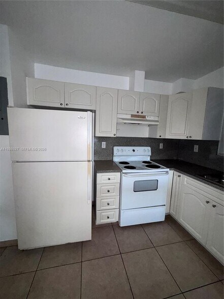 Building Photo - 14140 NE 2nd Ct