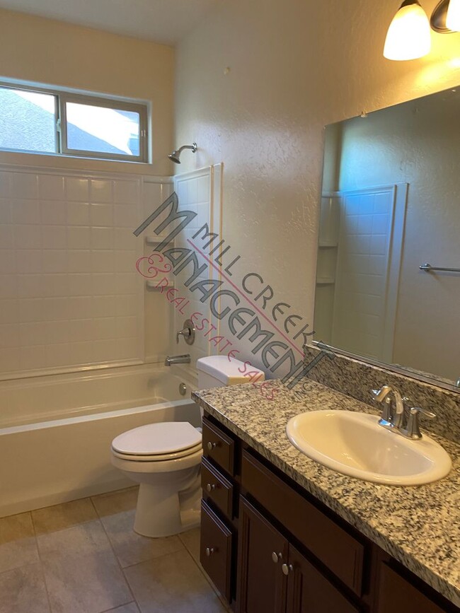 Building Photo - Beautiful 3 bedroom/2 bath home in northwe...