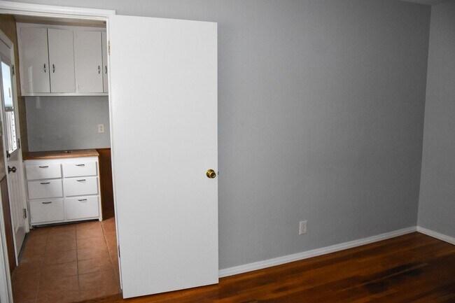 Building Photo - Steps to Chapman College