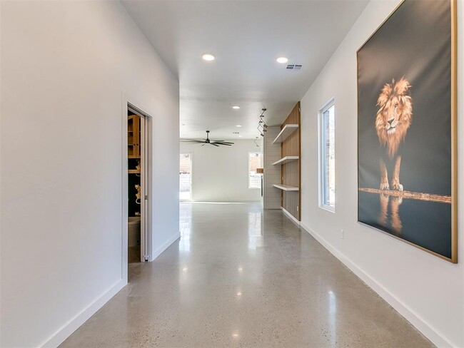 Building Photo - 605 N Idaho Ave