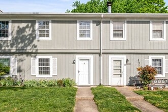 Building Photo - Updated 2-bedroom, 2.5-bath property Greensboro!