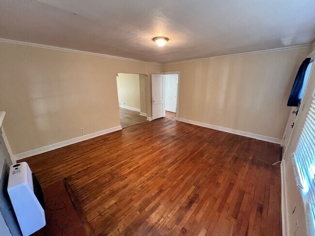 Building Photo - MOVE IN READY!