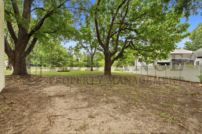 Building Photo - 428 Peach Tree Ln