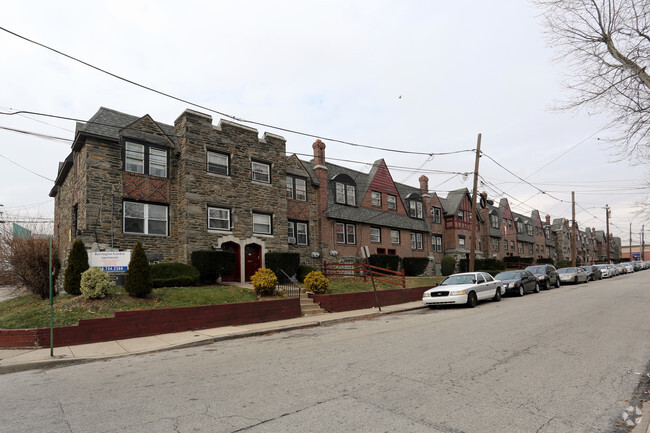 Primary Photo - Barrington Court Apts