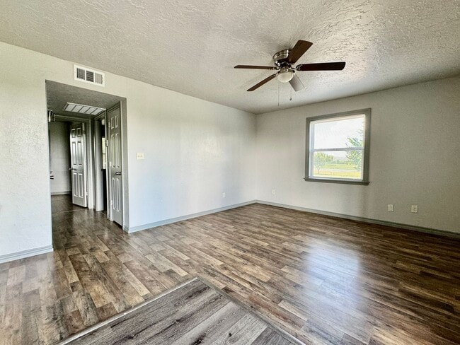 Building Photo - 505 Oak Ave - Ln