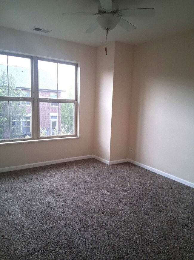 Building Photo - 756 N Aspen Dr