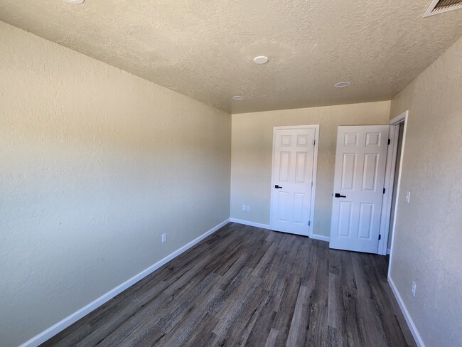 Building Photo - Beautiful Remodled, 4 Bedroom Home!