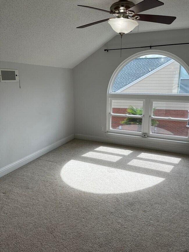 Building Photo - Beach Access 5BR 3Bath Home in Mary Esther