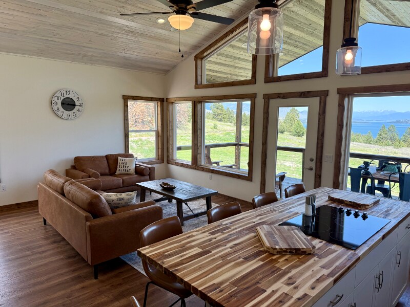 Building Photo - 27945 Island Butte Ln