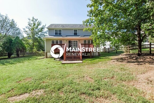 Building Photo - 4 Bedroom Pet-Friendly Home in Charlotte, NC with Main Street Renewal
