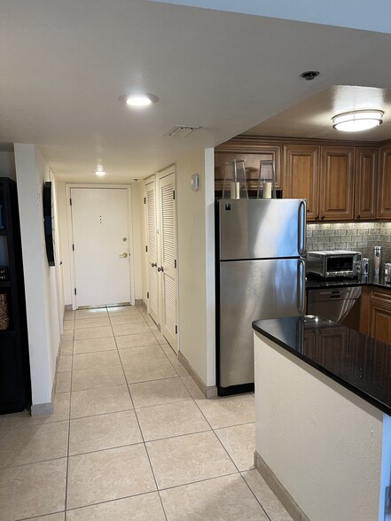 Building Photo - 400 E Colonial Dr