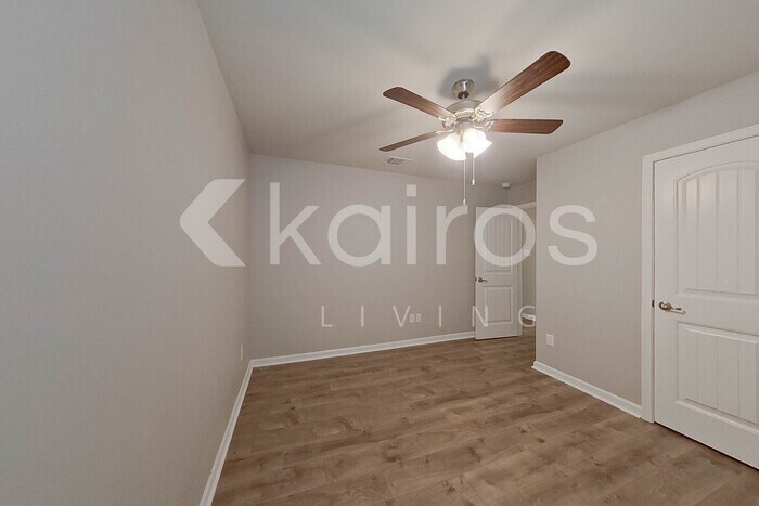 Building Photo - 410 Mango Dr