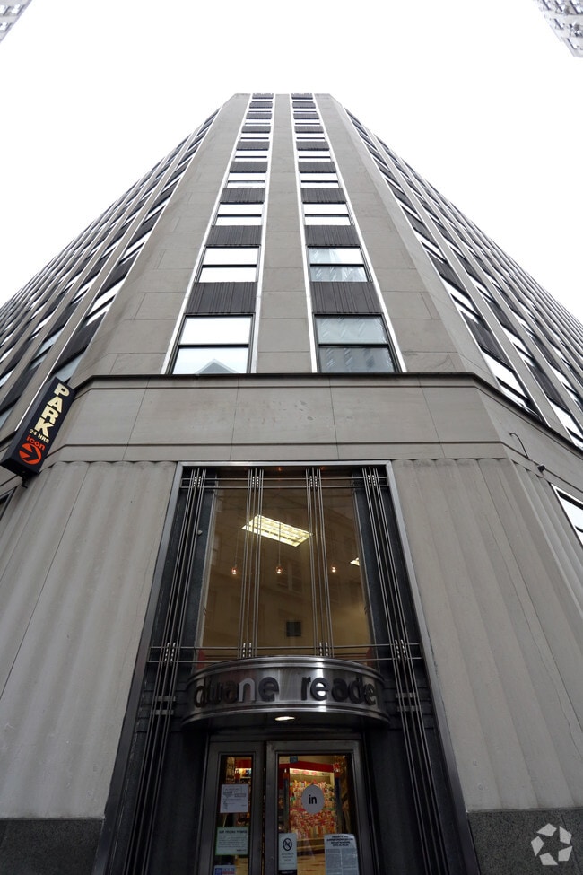 Building Photo - 99 John St