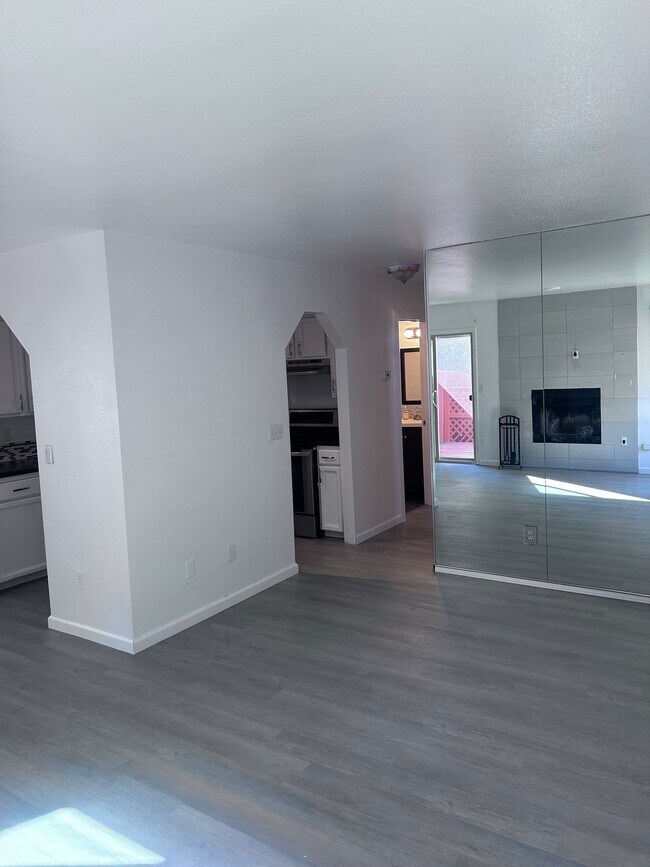 Building Photo - 2940 Sunspot Cir