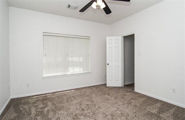 Building Photo - 143 N Shawnee Ridge Cir