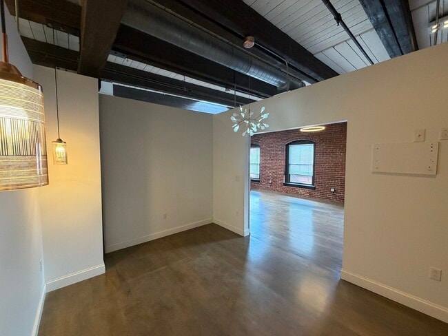 Building Photo - 21 Wormwood St