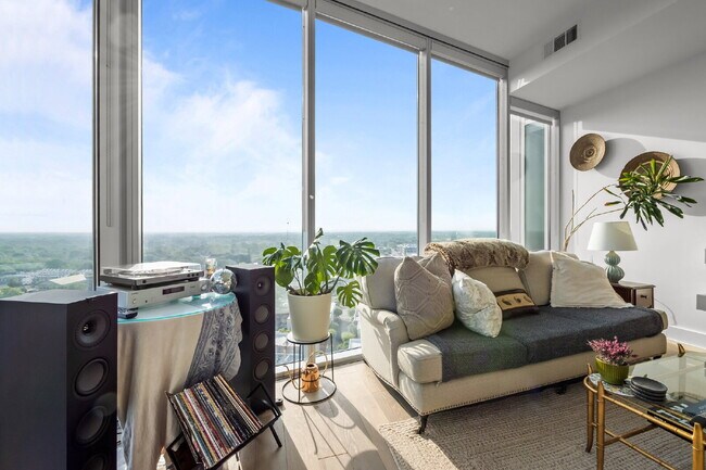 Building Photo - "Luxury Urban Living: Stunning 2-Bed, 2-Ba...