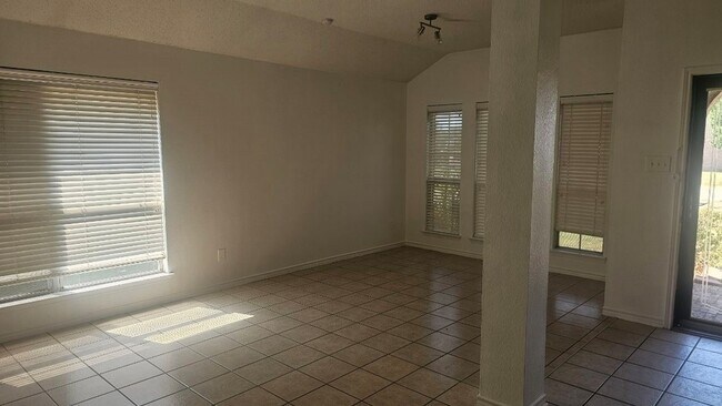 Building Photo - 2100 Cantura Dr