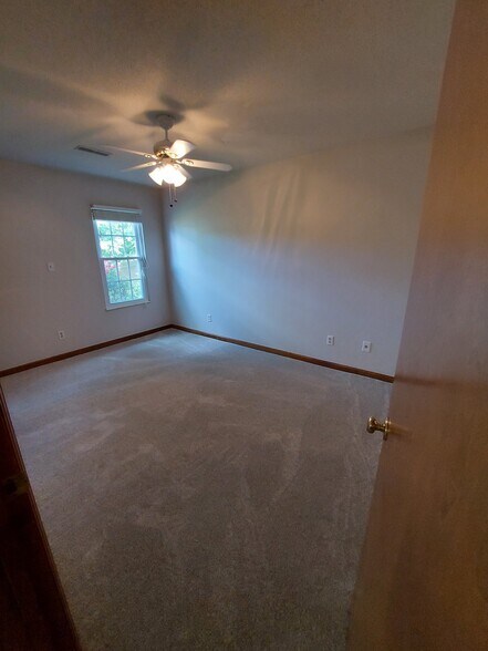 Building Photo - 1335 Windamere Rd