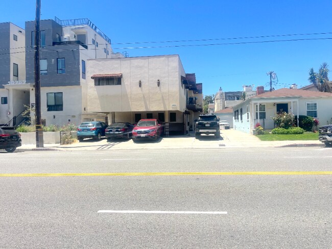 Building Photo - 10753 Palms Blvd