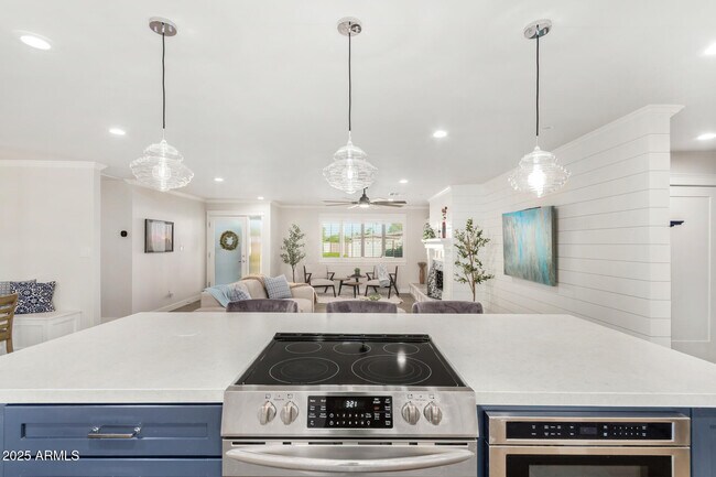 Building Photo - 3750 E Garden Dr