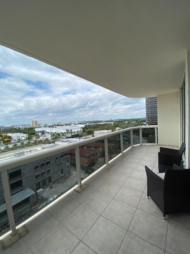 Building Photo - 9559 Collins Ave
