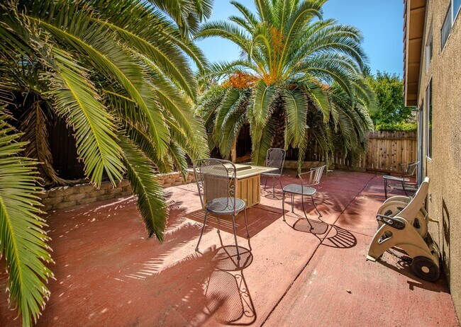 Building Photo - Sycamore Ranch East Woodland