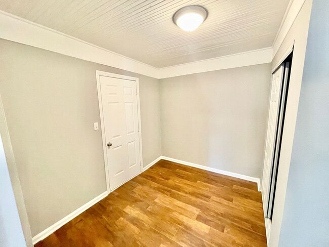 Building Photo - Cute 3 Bed 1 Bath Home Near UNCG!!