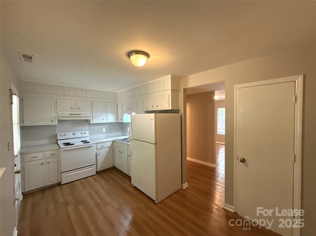 Building Photo - 409 Hawley Ave