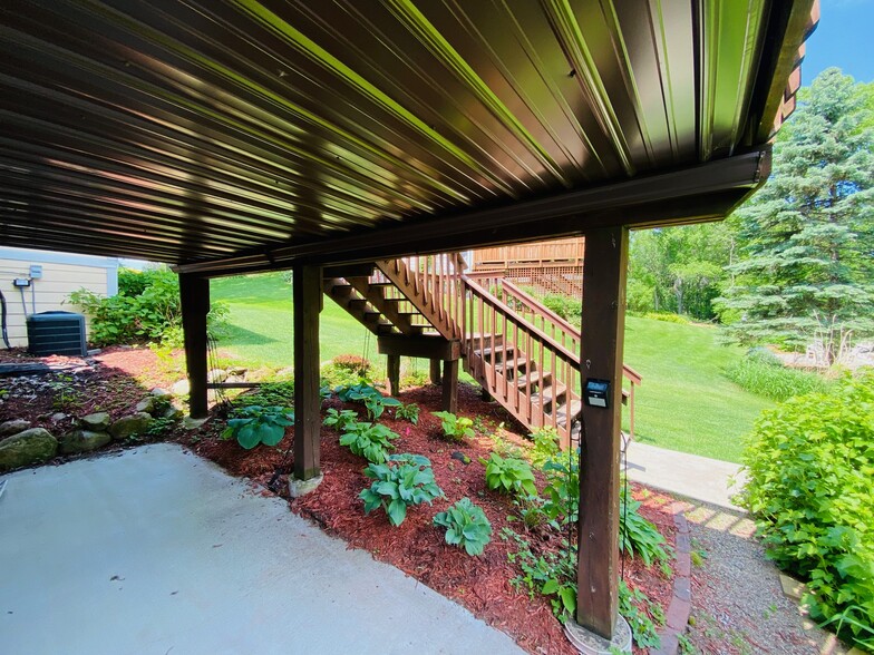 Patio 2 - 15610 Holdridge Rd E