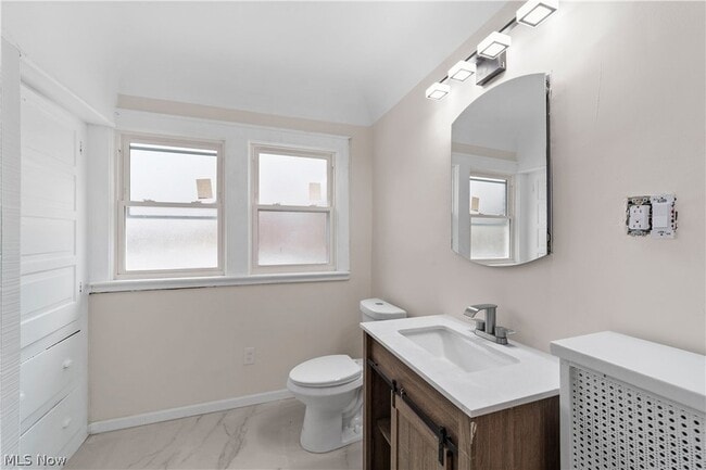 Building Photo - 867 East Blvd