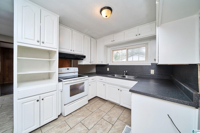 Building Photo - 305 Rose Hill Rd