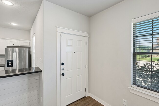 Building Photo - 415 Goldilocks Ln