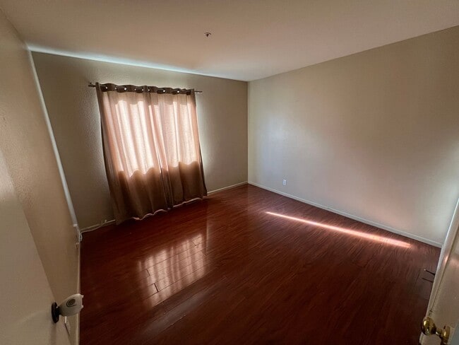 Building Photo - Spacious 4-Bedroom + Office Home in Desirable HOA Community Near New Shopping & Costco