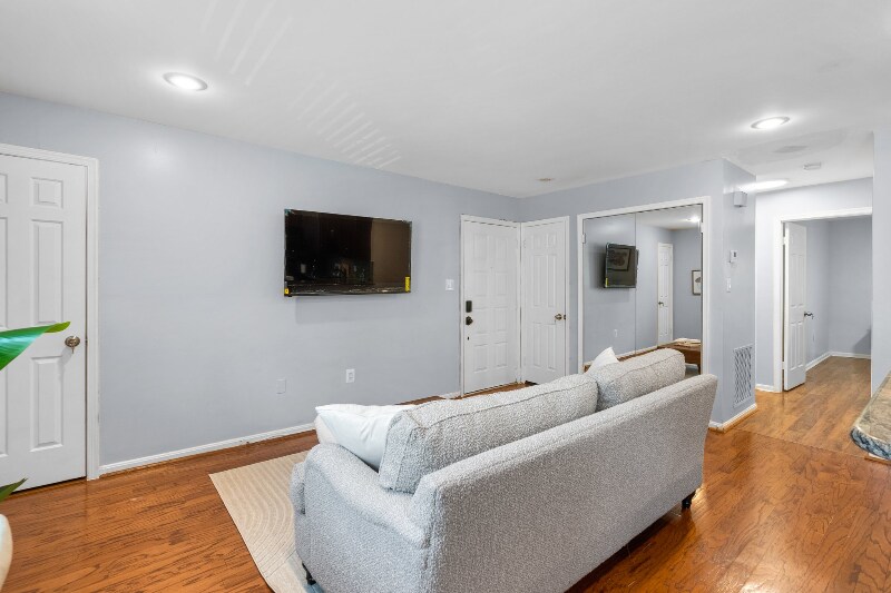 Building Photo - 11770 Carriage House Dr