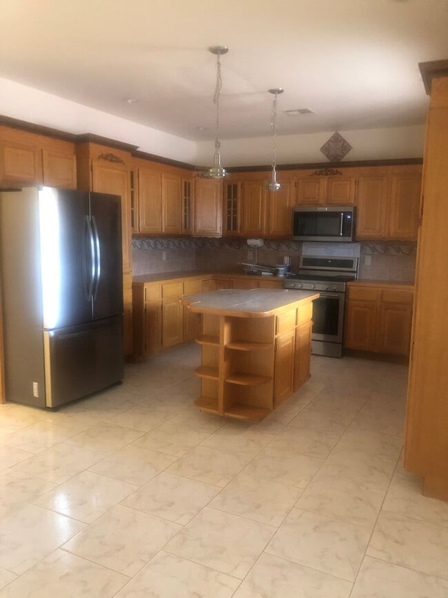 Building Photo - Beautiful 3 bedroom 3 bath home!