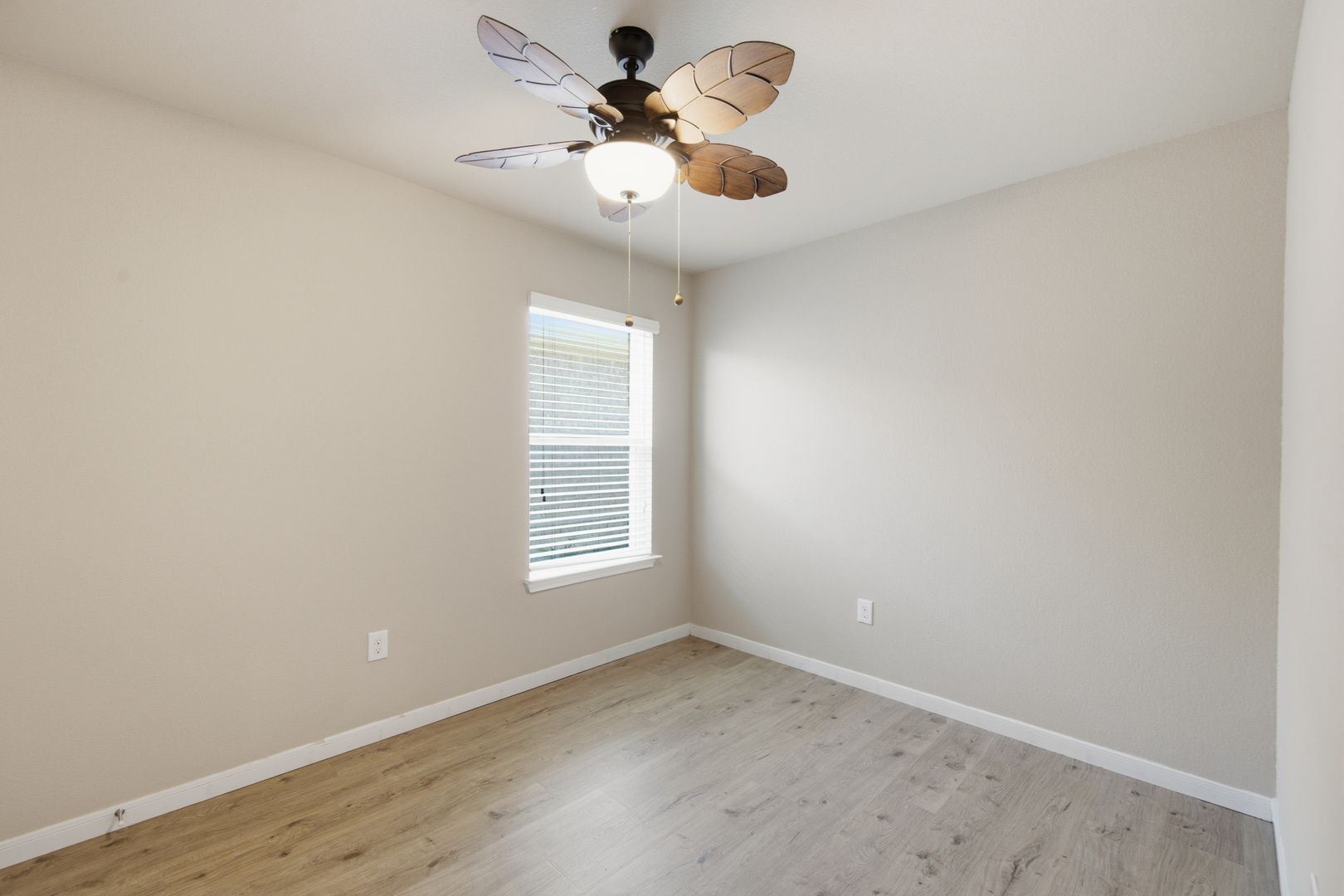Building Photo - 5813 Roderick Dr