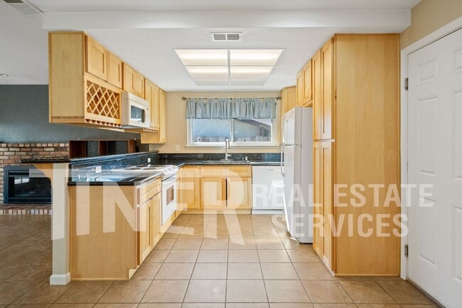 Building Photo - 8224 Longden Cir